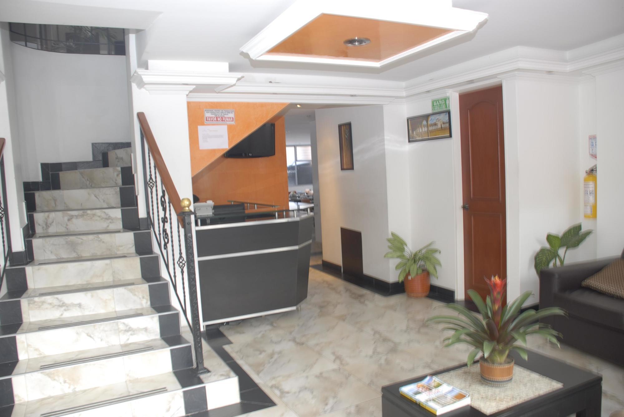 Hotel Real Estación 3*